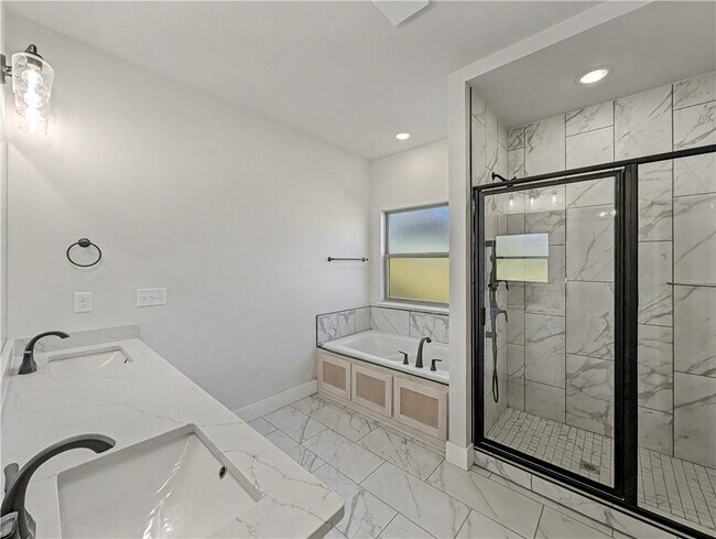 Building Photo - 6906 SW Basswood Ave