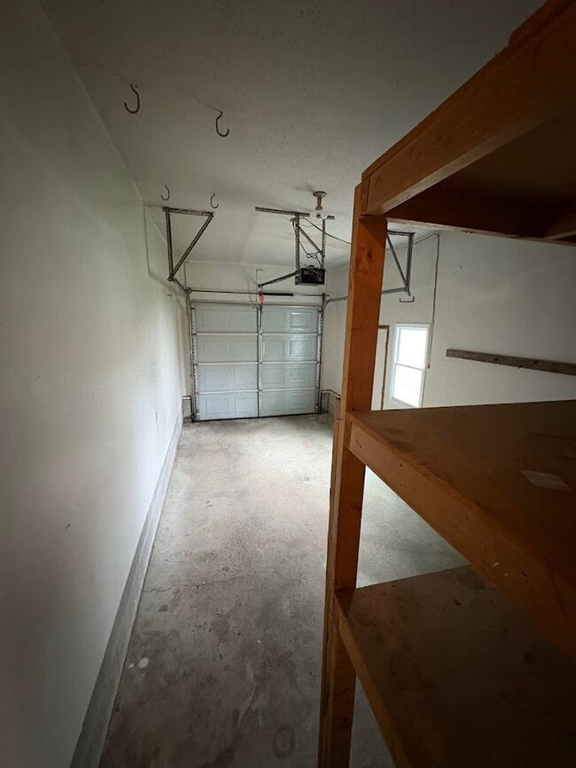 Building Photo - Beautiful and spacious 3 bedroom 2.5 bathroom townhome available for rent