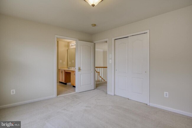 Building Photo - 1001 Meadow Ct