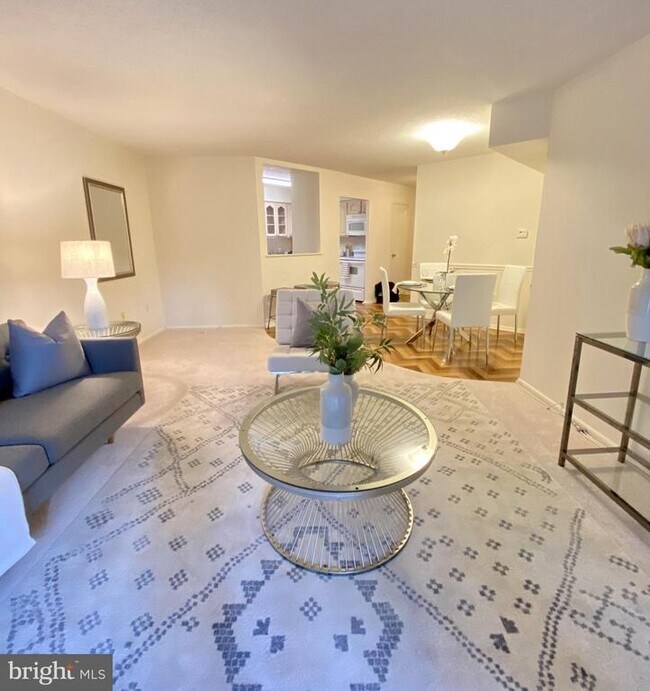 Building Photo - 1420 Locust St