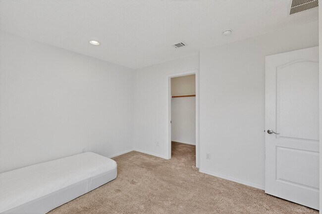 Building Photo - 108 Hue St