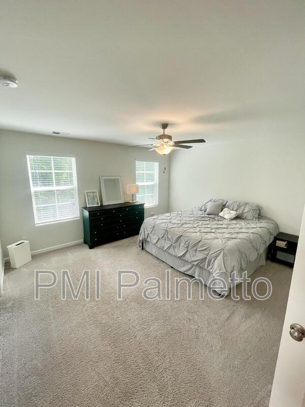 Building Photo - 633 Wooster Dr