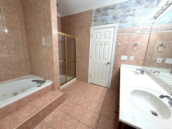 Building Photo - Beautiful Single-Family Home with Finished Basement & Fenced Backyard