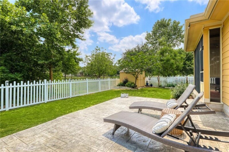 Building Photo - 529 Trinity Bend