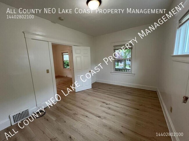 Building Photo - 2118 Dowd-#1Dn