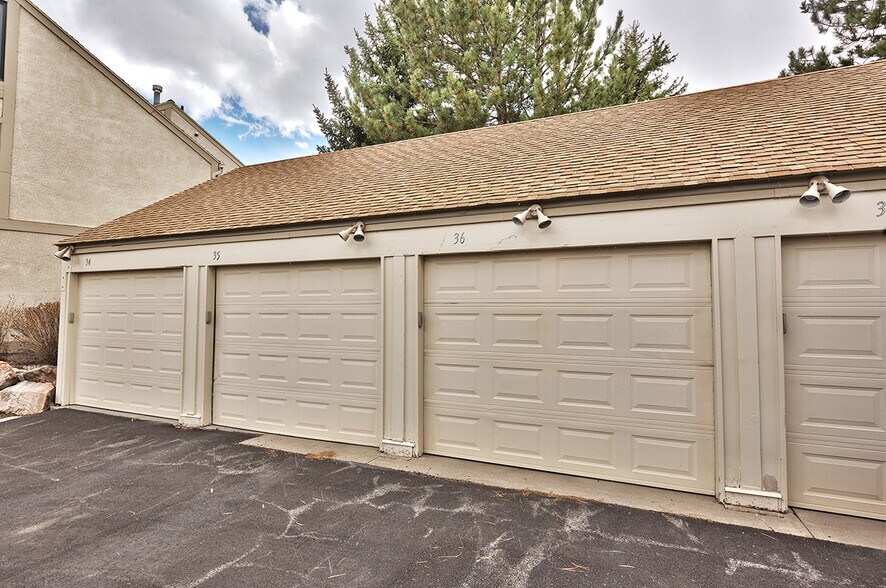 Garage parking with storage - 36 Racquet Club Dr