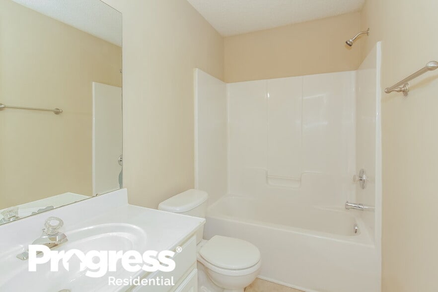 Building Photo - 2108 Sebastiani Dr