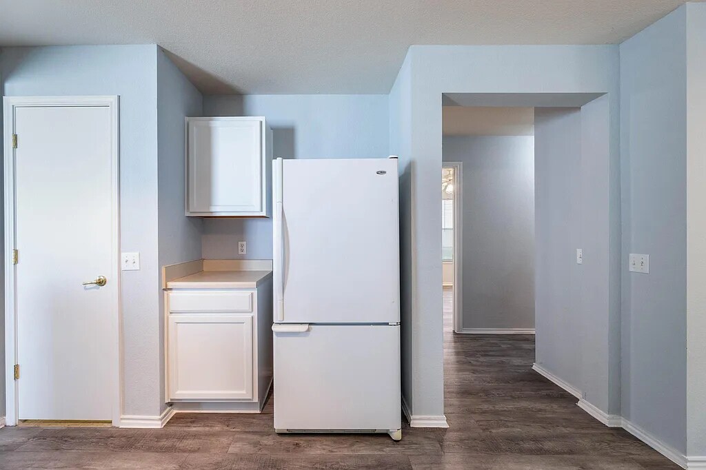 kitchen - 8719 Davis Oaks Trl