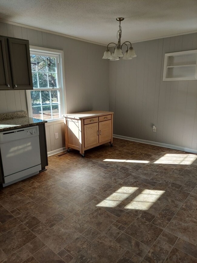 Building Photo - Ranch Home with In-Law Suite