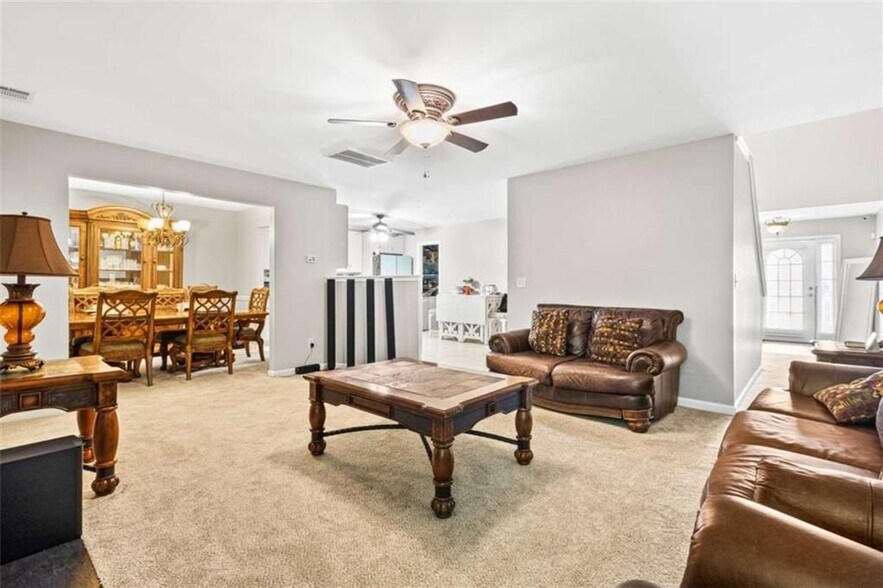 Building Photo - 7155 Laurel Creek Dr