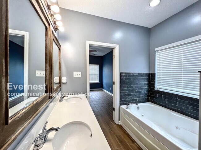 Building Photo - 4866 Water Brook Cir