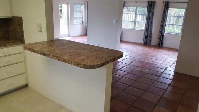 Building Photo - 1132 SW 3rd St