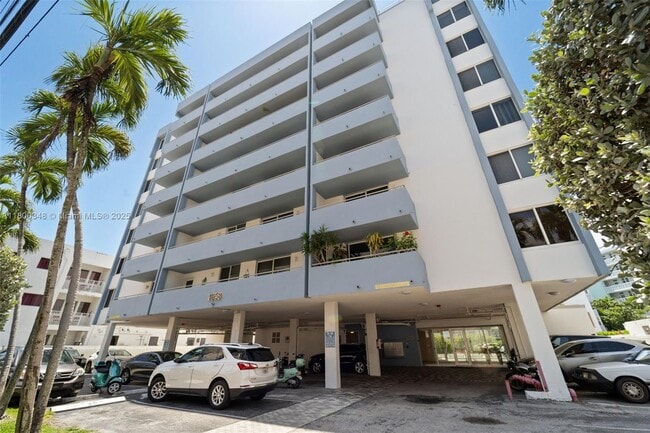 Building Photo - 1658 Bay Rd