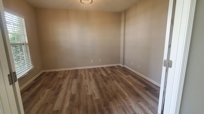 Building Photo - 5609 David Christian Pl