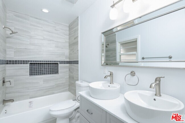 Building Photo - 2107 W 84th Pl