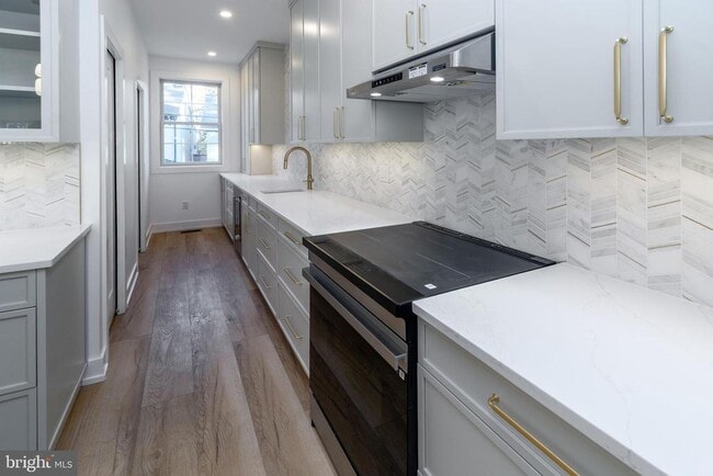 Building Photo - 17 Wilson St