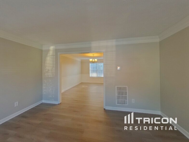 Building Photo - 2556 Tolliver Dr