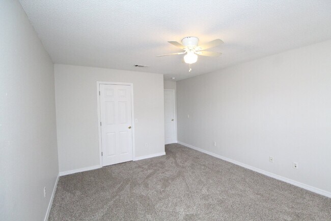 Building Photo - Southwest Pensacola Home – 3 Bedrooms, Gar...