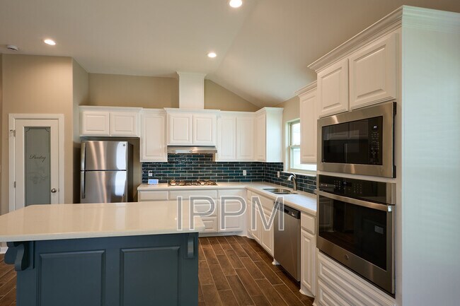 Building Photo - 2506 Cove Real Dr