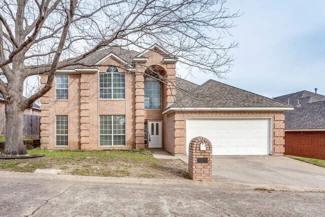 Building Photo - 8434 Golf Club Cir