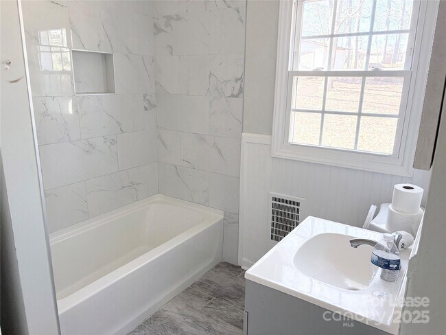 Building Photo - 2567 Bob White Ln