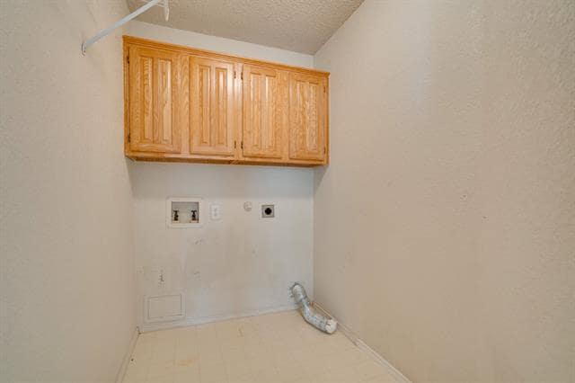 Building Photo - 2701 Chatsworth Dr