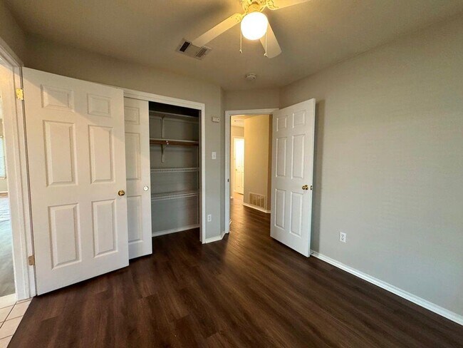 Building Photo - 1508 Highland Dr