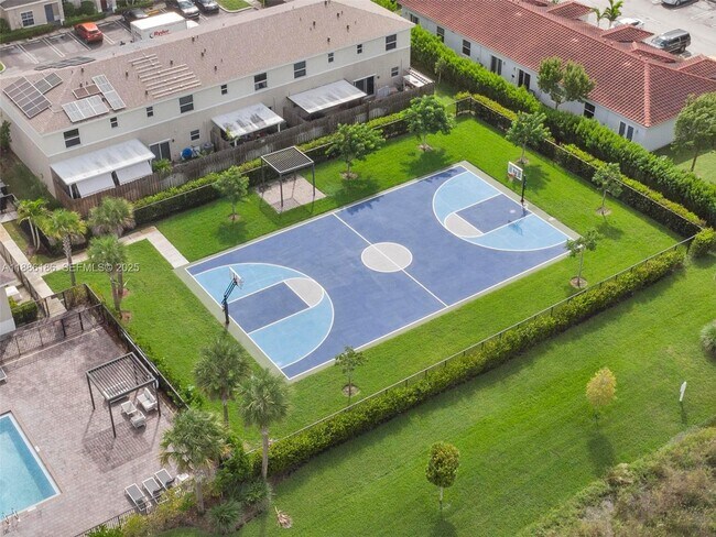 Building Photo - 424 NE 4th Ave