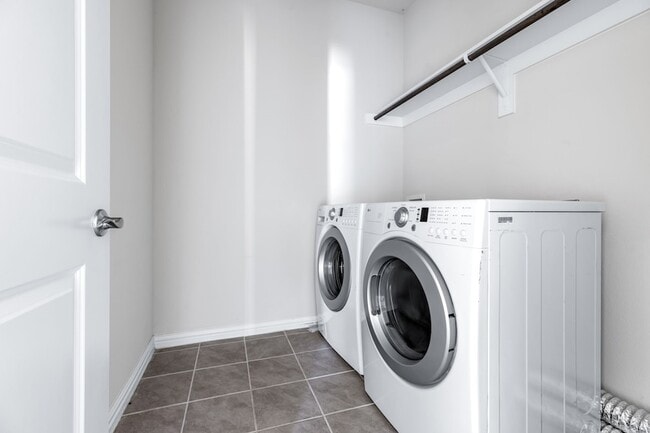 Building Photo - 6312 Spooky Cat Trl