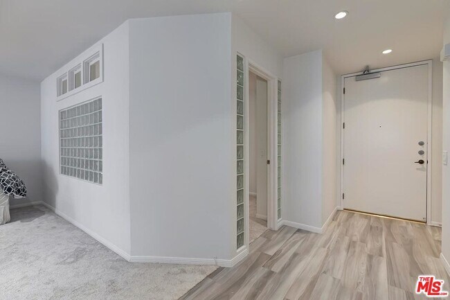 Building Photo - 10747 Wilshire Blvd