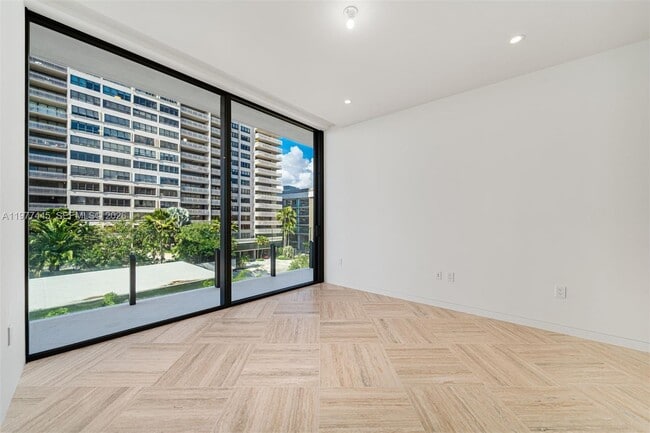 Building Photo - 5 Grove Isle Dr