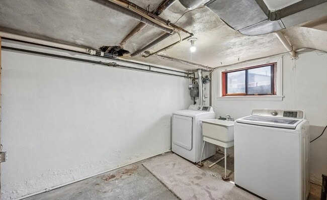 Building Photo - 1299 S Dale Ct