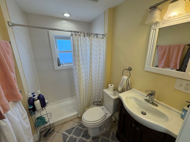 Building Photo - 206-208 Holland