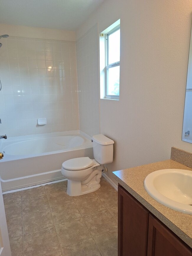 Building Photo - 3BR 2.5 BA LANDINGS AT SUGAR MILL TOWNHOME!