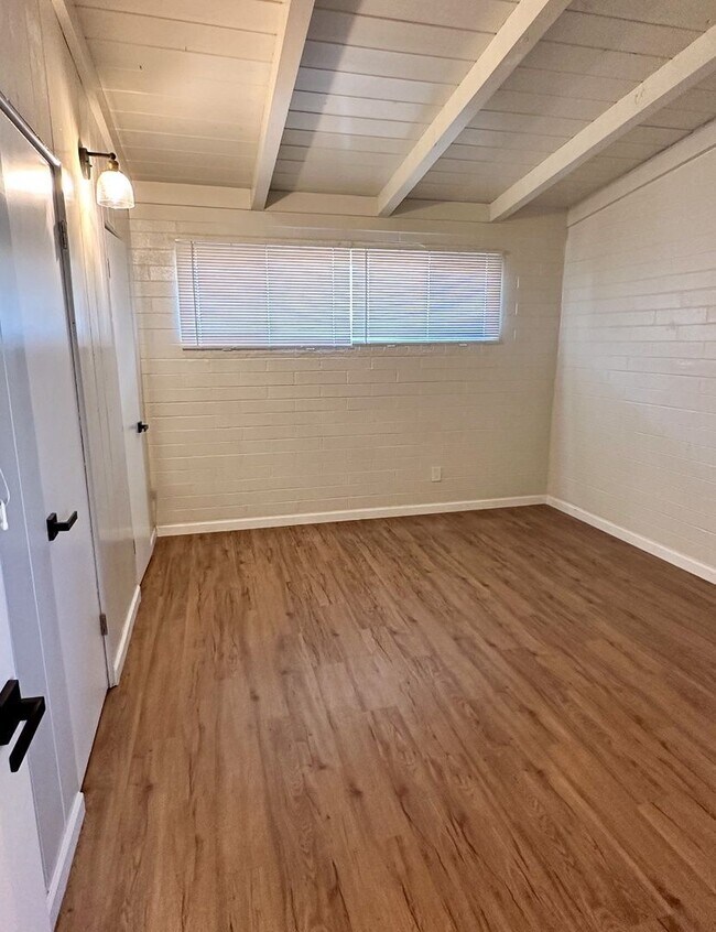 Building Photo - 2756 N Forgeus Ave