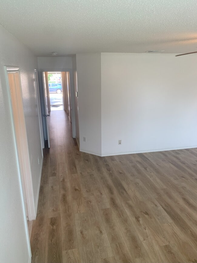Building Photo - 714 Kinston Ct