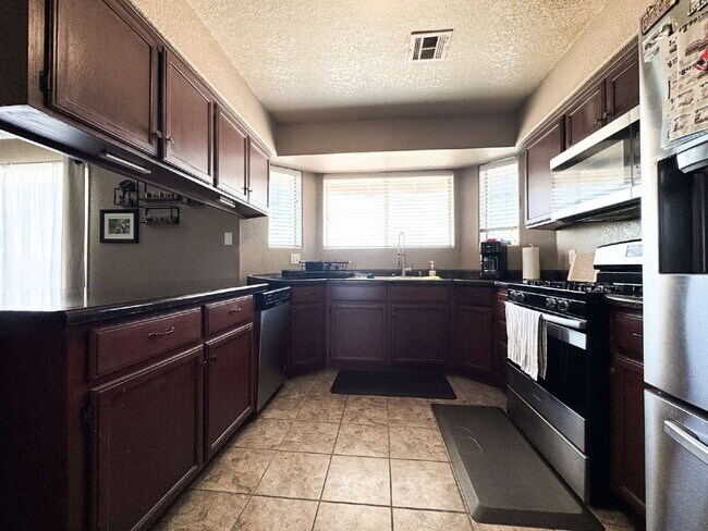Building Photo - “Spacious 4-Bedroom, 2-Bath Home with Solar Panels in Yuma”
