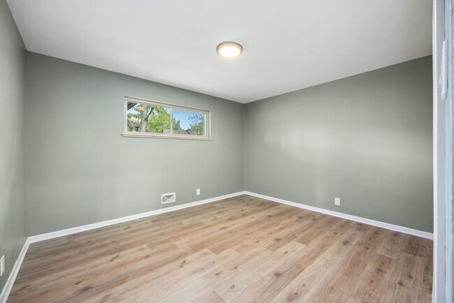 Building Photo - Welcome home to Denver's Potter Highlands Historic District! Remodeled 2 bed 1 bath!