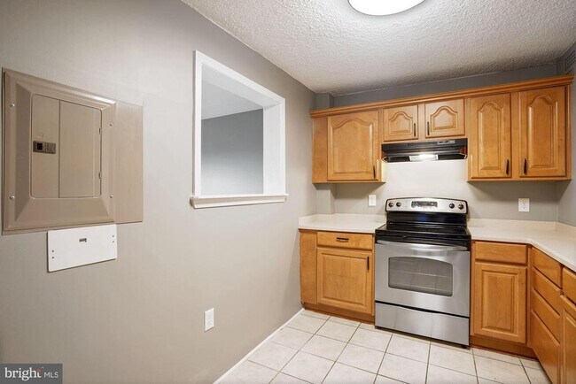 Building Photo - 200 N Pickett St