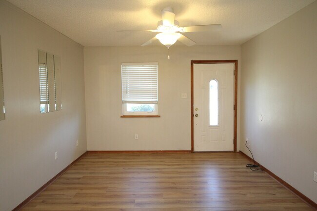 Building Photo - 3/2 with Updated Kitchen & Solar – Minutes...