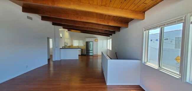 Building Photo - 3820 Ocean Dr