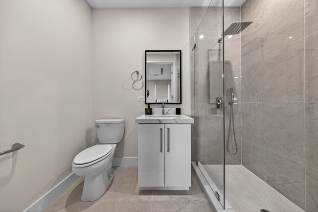 Building Photo - 1121 NE 17th Ave