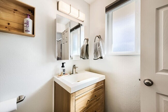 Building Photo - 2118 Monteagle St