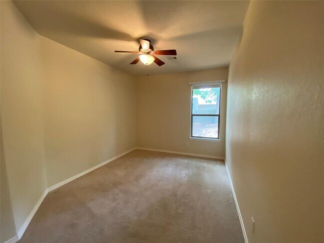 Building Photo - 6018 Sugar Bush Dr