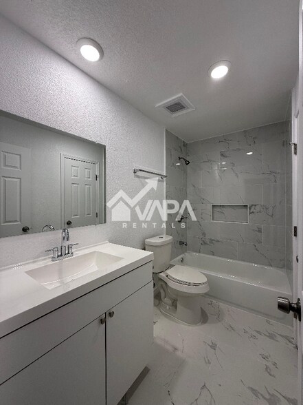 Building Photo - 6115 Lake Kemp St