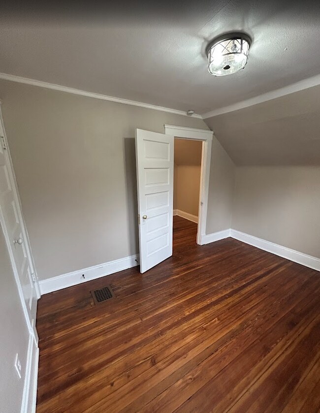 Building Photo - 3235-3257 Oak Rd