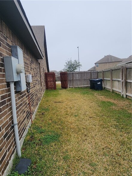 Building Photo - 4015 Dunlap Loop