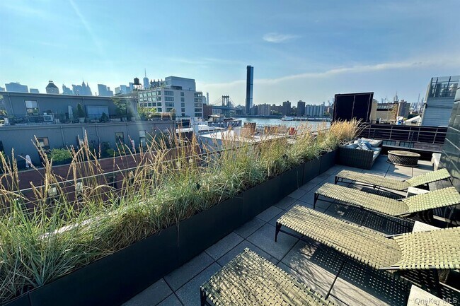 Building Photo - 47 Bridge St