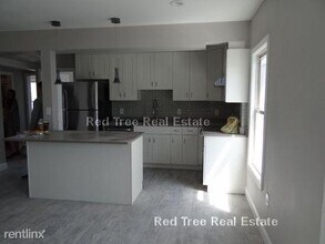 Building Photo - 77 Linden St