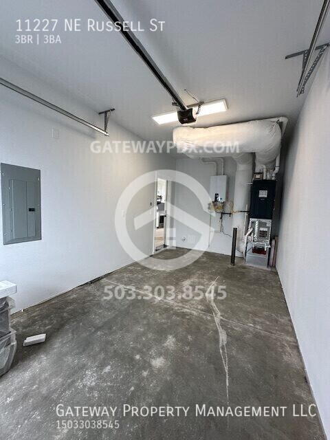 Building Photo - 11227 NE Russell St
